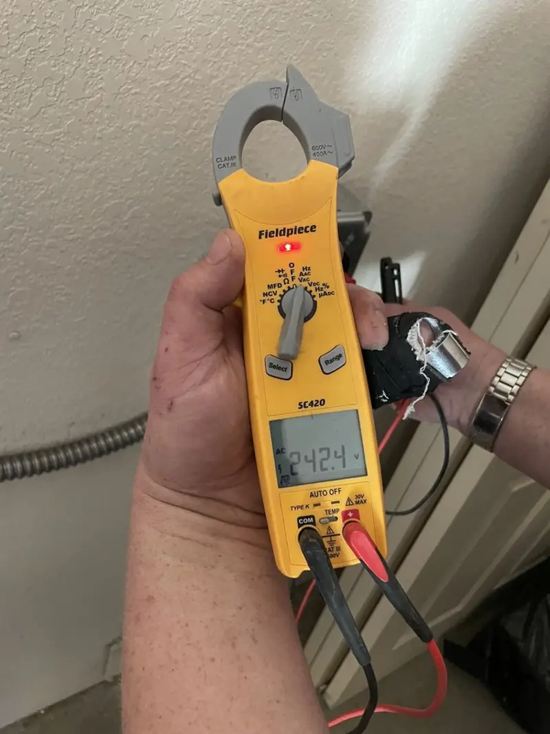 Voltage testing with clamp meter during Aluminum Wiring Replacement in Yankee Springs